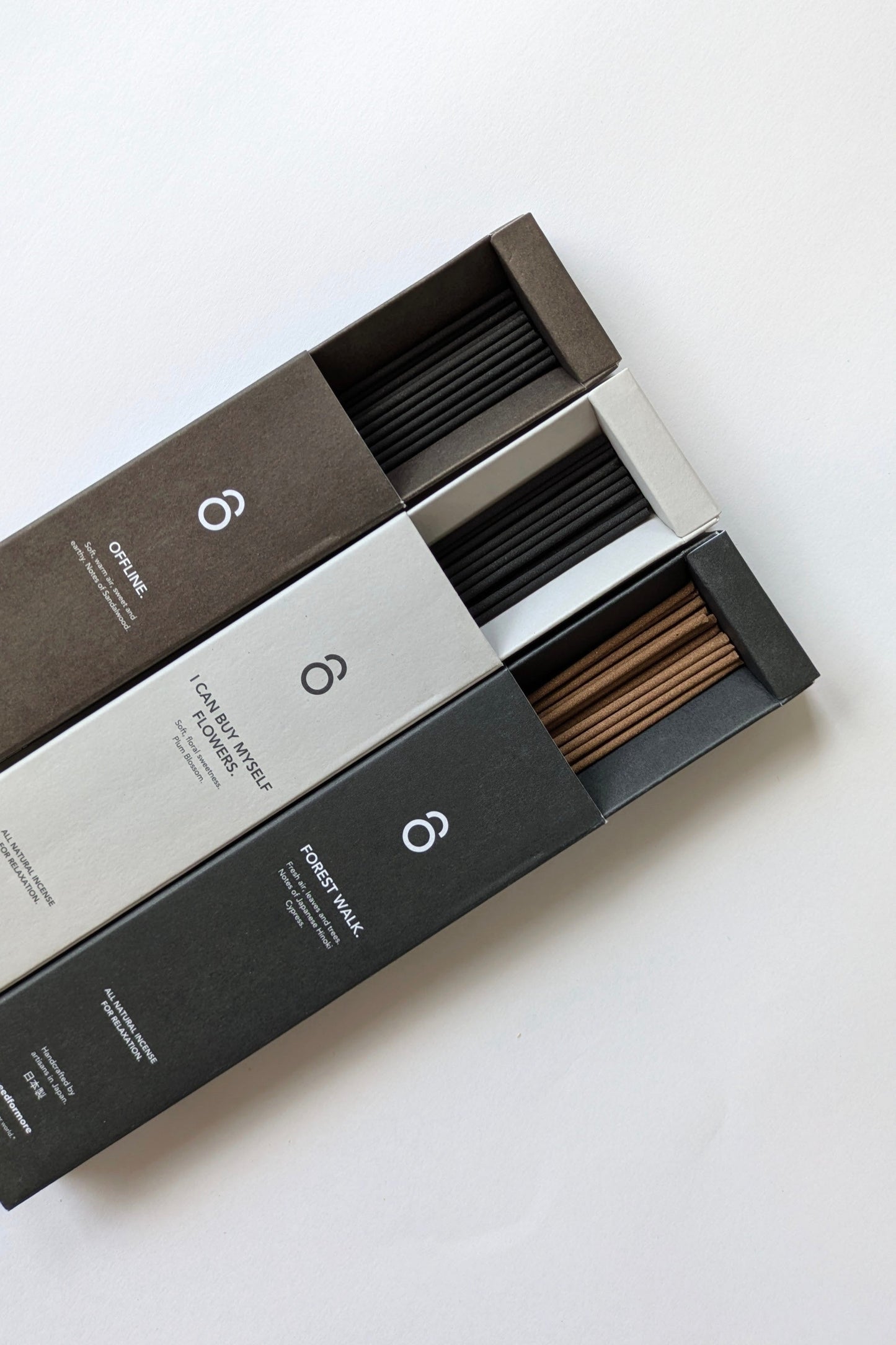 Root & Release: Palo Santo und Räucherstäbchen