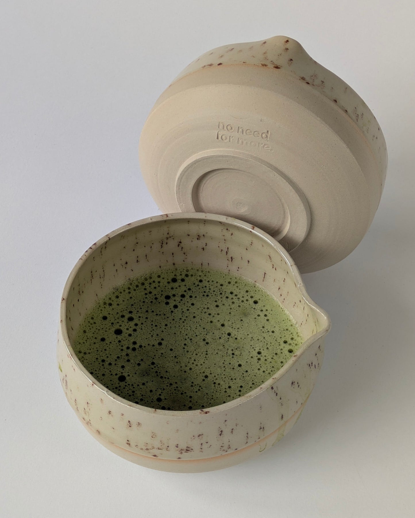 Handgedrehte Matcha Schale - Dots Glossy