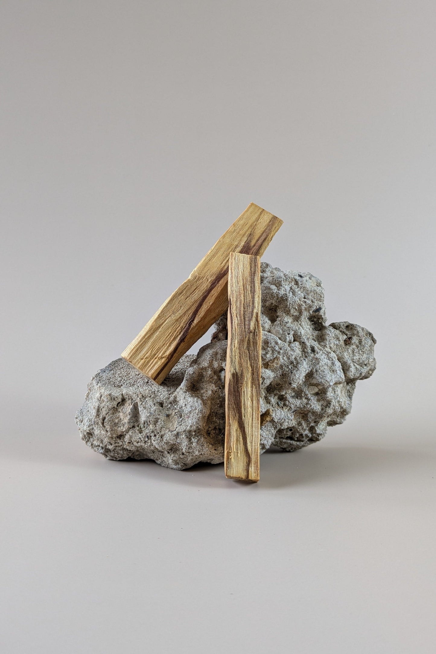 Yoga & Meditationskissen Geschenkset mit Palo Santo und Weißem Salbei Räucherwerk