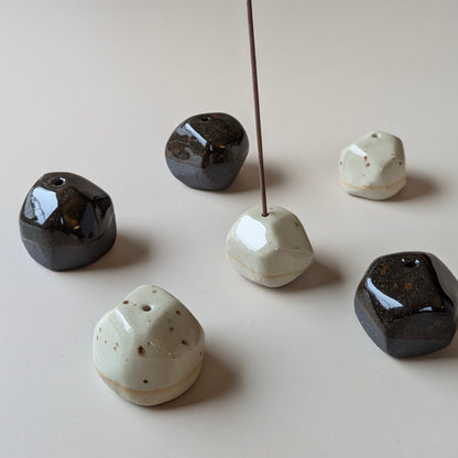 Duo Set - Pebble Räucherstäbchenhalter & Räucherstäbchen "Forest Walk"