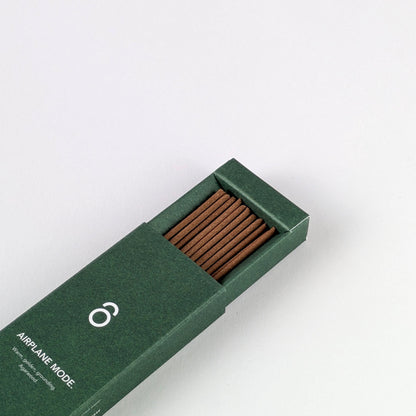 Natürliche Räucherstäbchen - "Airplane Mode" Agarwood