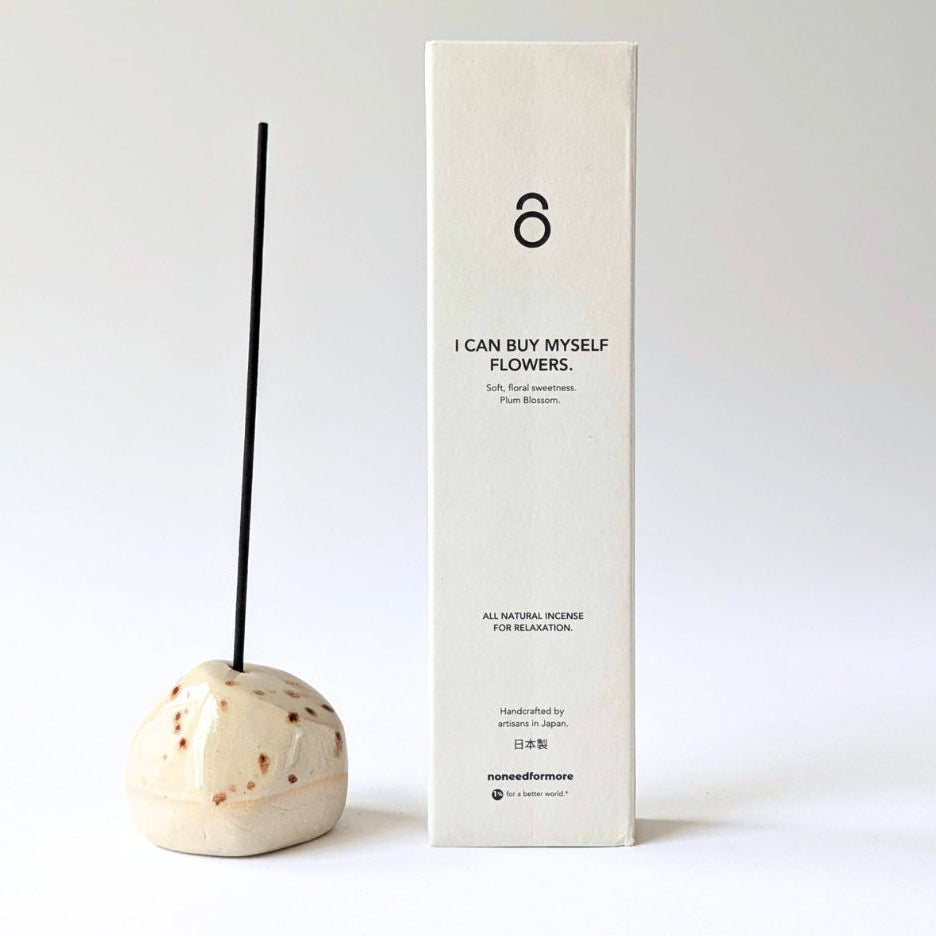 Duo Set - Pebble Räucherstäbchenhalter Beige & Räucherstäbchen "I Can Buy Myself Flowers"