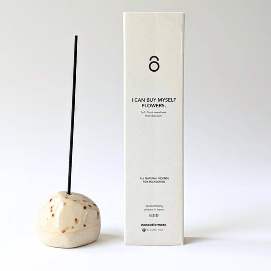 Duo Set - Pebble Räucherstäbchenhalter Beige & Räucherstäbchen "I Can Buy Myself Flowers"